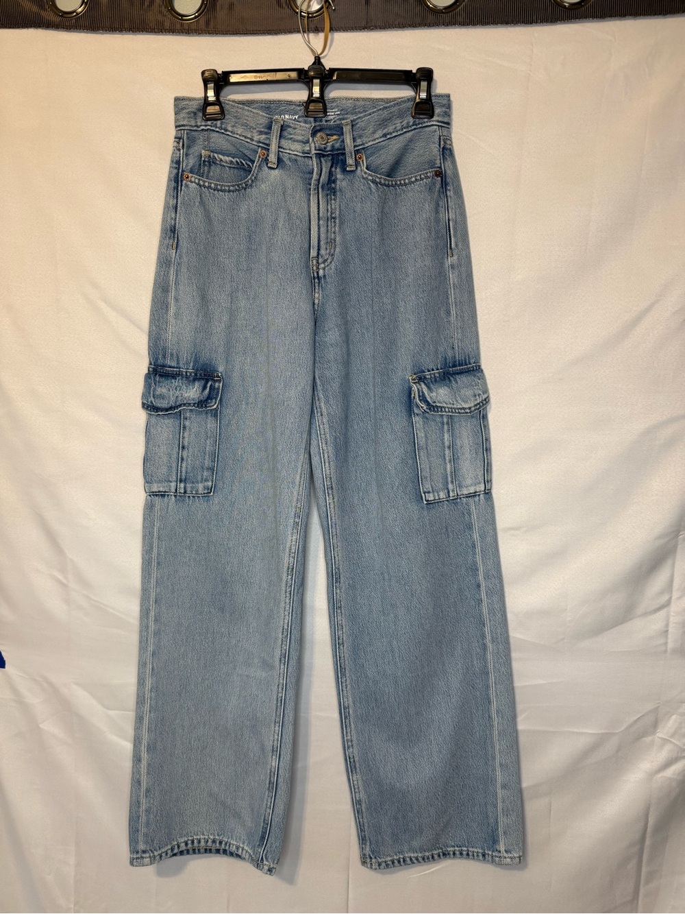 Old Navy Extra High-Waisted Sky-Hi Wide-Leg Cargo Jeans – Size 2 (Inseam 29")